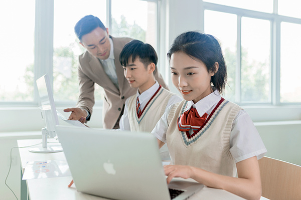 女生学java好吗？女生适不适合学java？