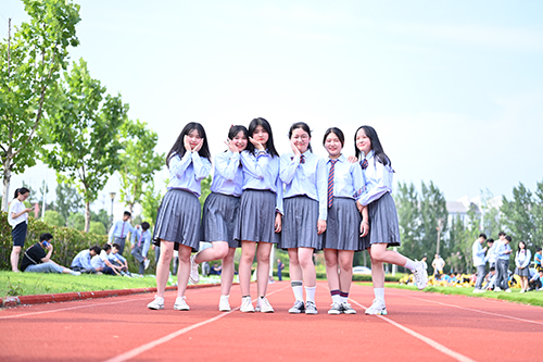 初中学历女生适合学哪些技能好就业？这些方向值得关注